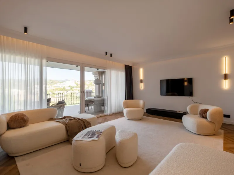 A Thoughtfully Renovated Luxury Townhouse in the Hills of Benahavís