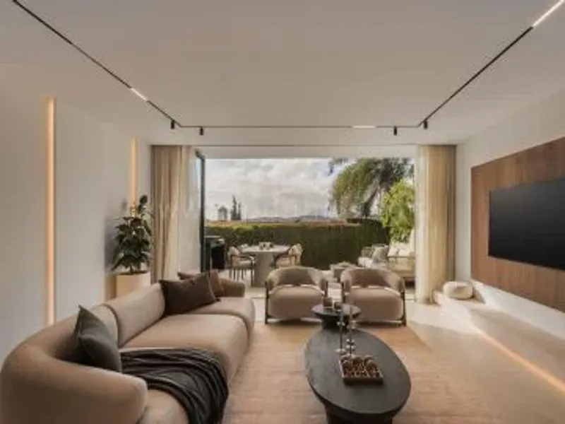 Three-Bedroom Townhouse with Rooftop Terrace in Aloha, Marbella