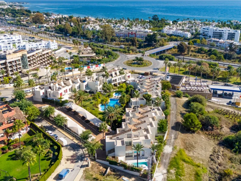 Stunning, five bedroom corner townhouse, located in the gated community of Urb. Riviera Beach in Cancelada