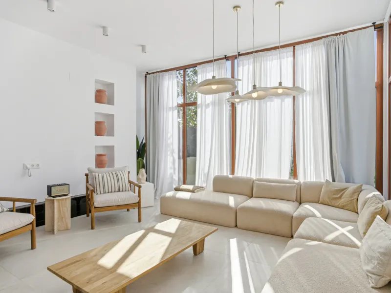 Stunning, five bedroom corner townhouse, located in the gated community of Urb. Riviera Beach in Cancelada