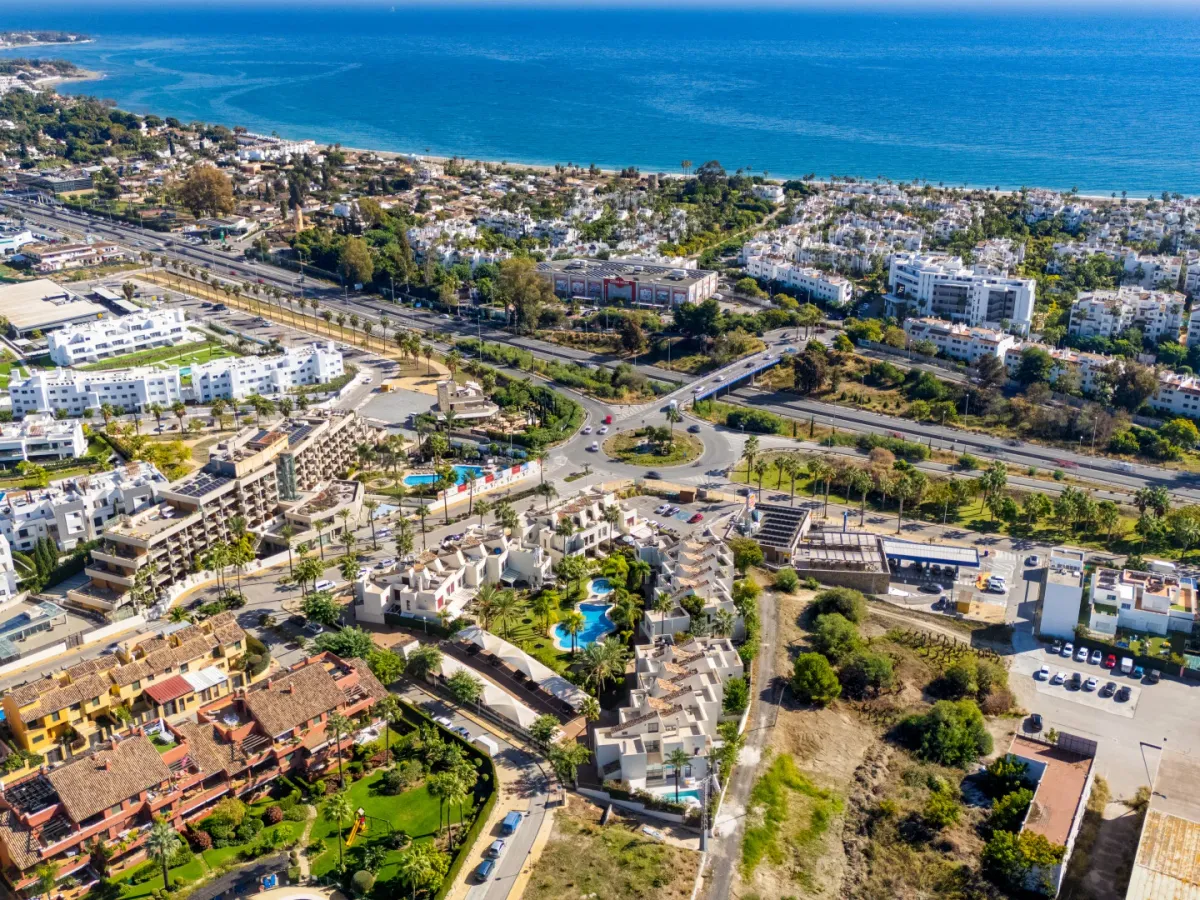 Stunning, five bedroom corner townhouse, located in the gated community of Urb. Riviera Beach in Cancelada