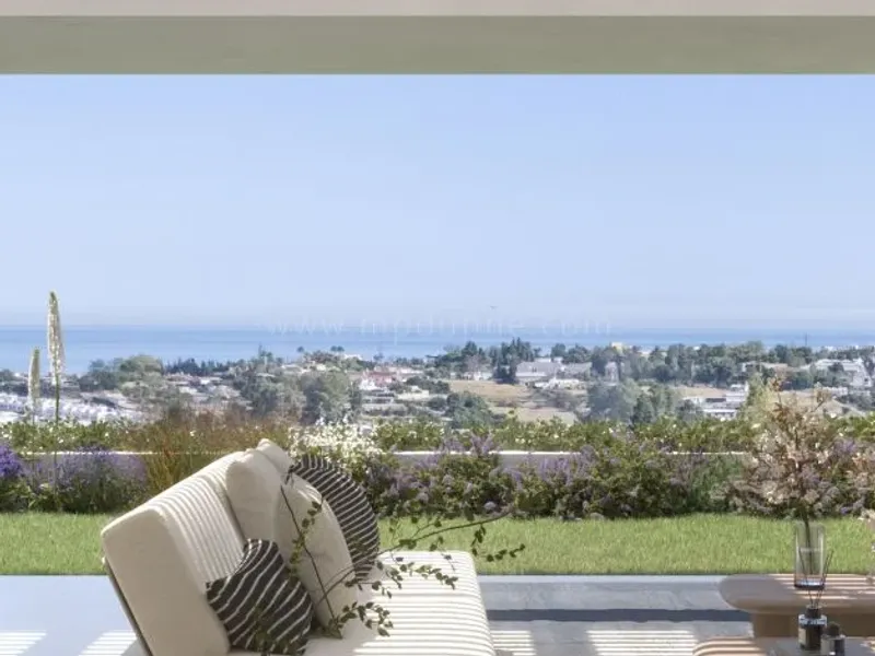 Luxury Two-Level Penthouse with Private Solarium Pool in Benahavís