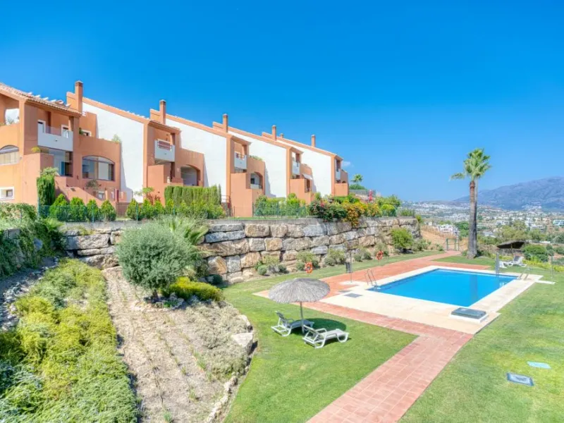 South-Facing Townhouse with Stunning Sea Views in Los Jaralillos, El Paraíso, Benahavís