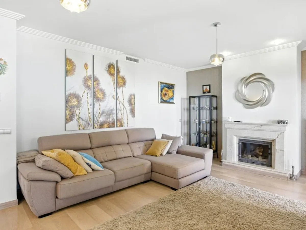 South-Facing Townhouse with Stunning Sea Views in Los Jaralillos, El Paraíso, Benahavís