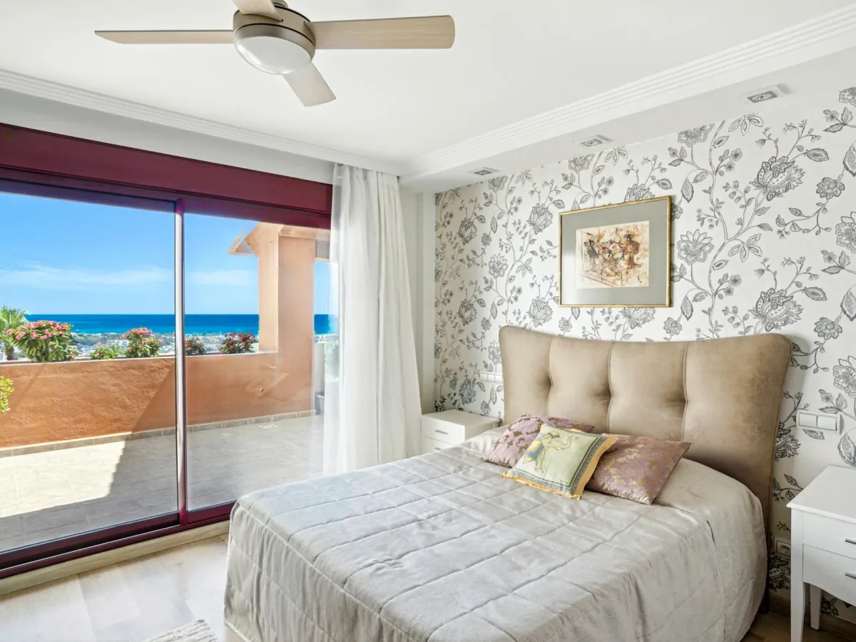 South-Facing Townhouse with Stunning Sea Views in Los Jaralillos, El Paraíso, Benahavís