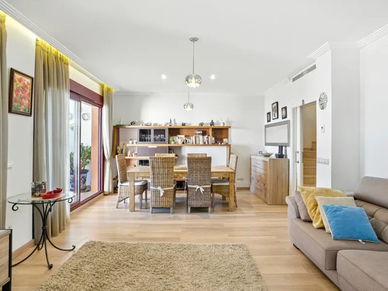 South-Facing Townhouse with Stunning Sea Views in Los Jaralillos, El Paraíso, Benahavís