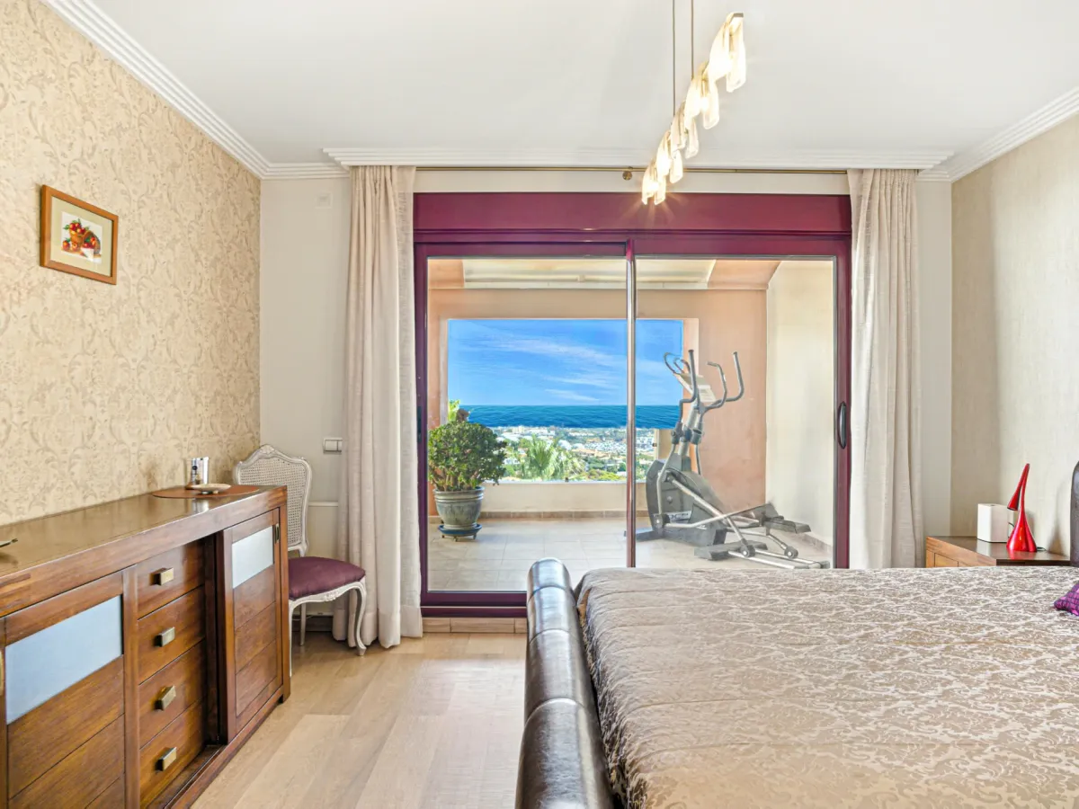 South-Facing Townhouse with Stunning Sea Views in Los Jaralillos, El Paraíso, Benahavís