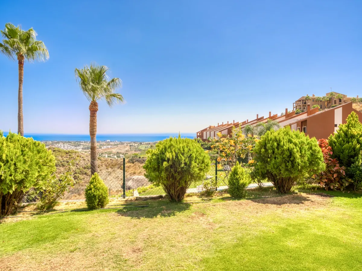 South-Facing Townhouse with Stunning Sea Views in Los Jaralillos, El Paraíso, Benahavís