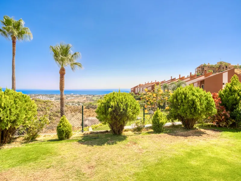 South-Facing Townhouse with Stunning Sea Views in Los Jaralillos, El Paraíso, Benahavís