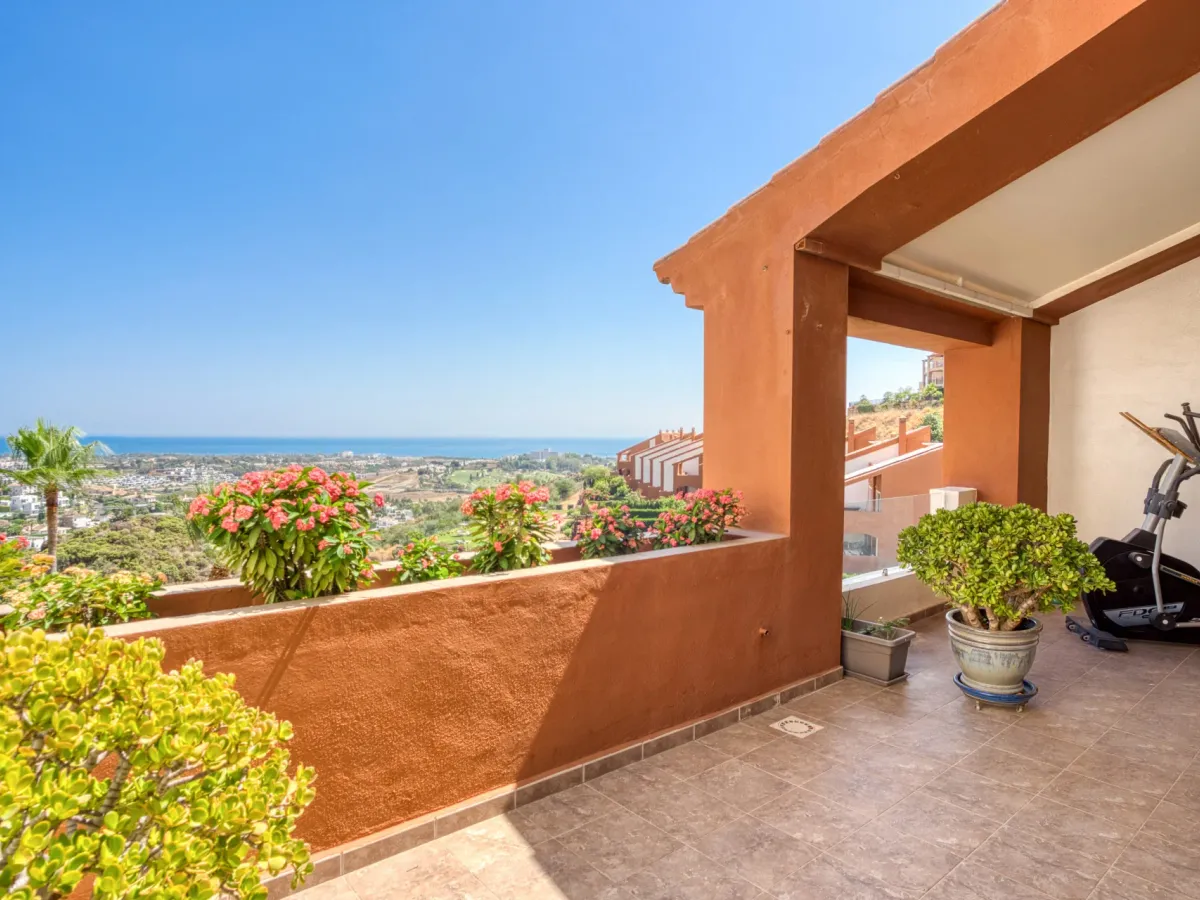 South-Facing Townhouse with Stunning Sea Views in Los Jaralillos, El Paraíso, Benahavís