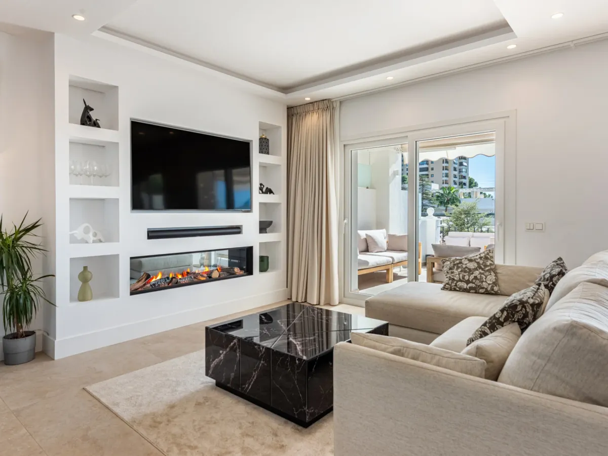 Panoramic Views & Luxury Living in Aloha Gardens, Nueva Andalucía