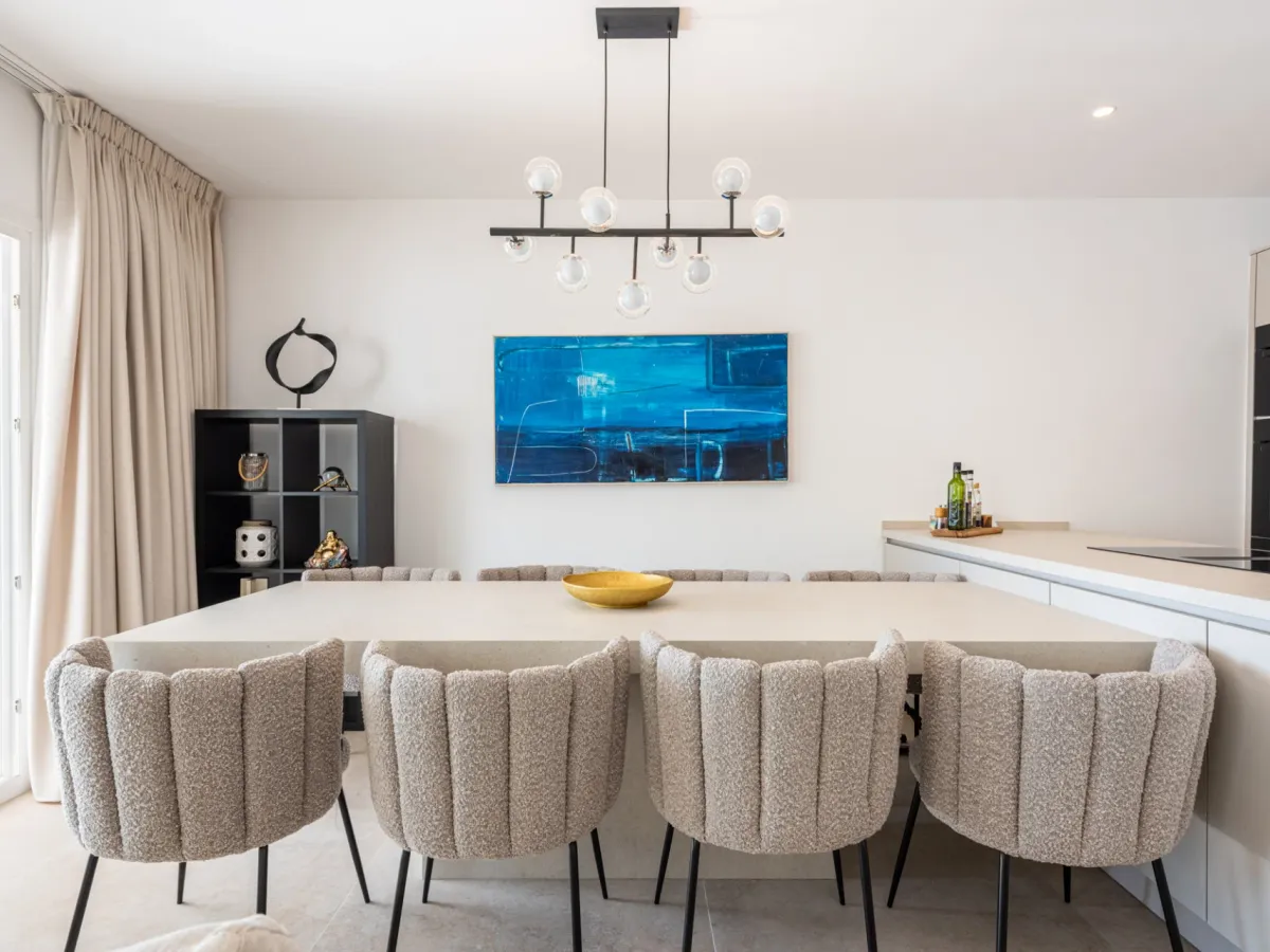 Panoramic Views & Luxury Living in Aloha Gardens, Nueva Andalucía