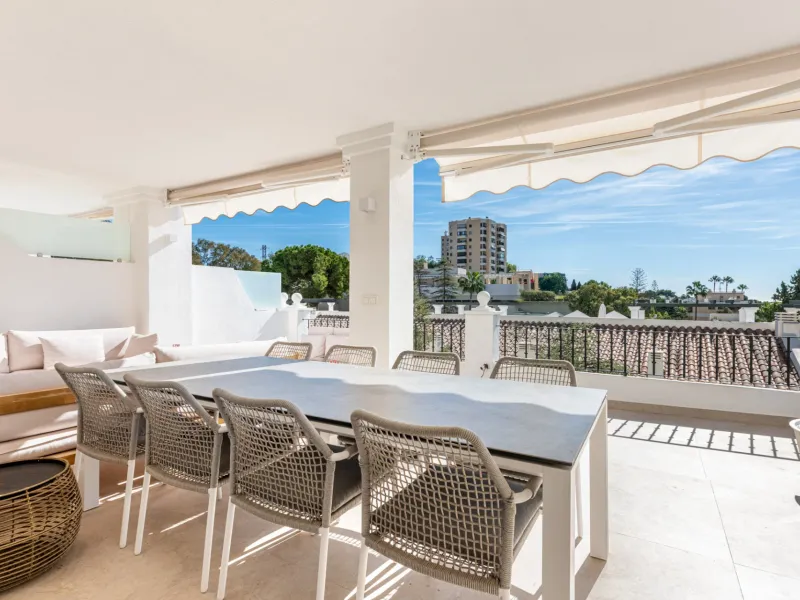 Panoramic Views & Luxury Living in Aloha Gardens, Nueva Andalucía