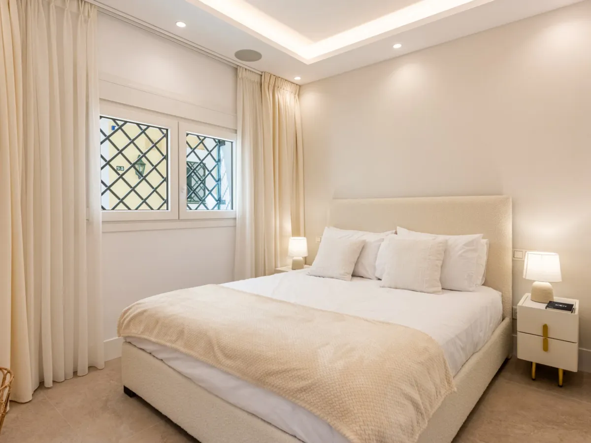 Panoramic Views & Luxury Living in Aloha Gardens, Nueva Andalucía