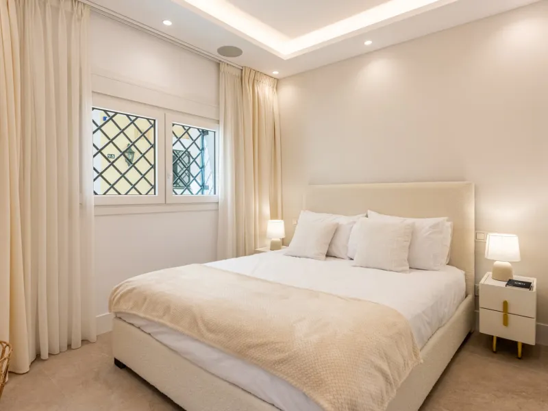 Panoramic Views & Luxury Living in Aloha Gardens, Nueva Andalucía