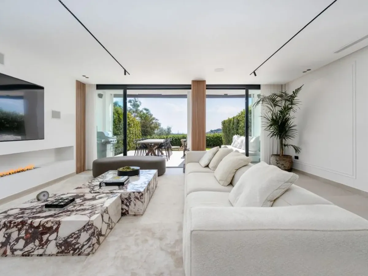 Elegant Renovated Townhouse on Frontline La Quinta Golf with Spectacular Views