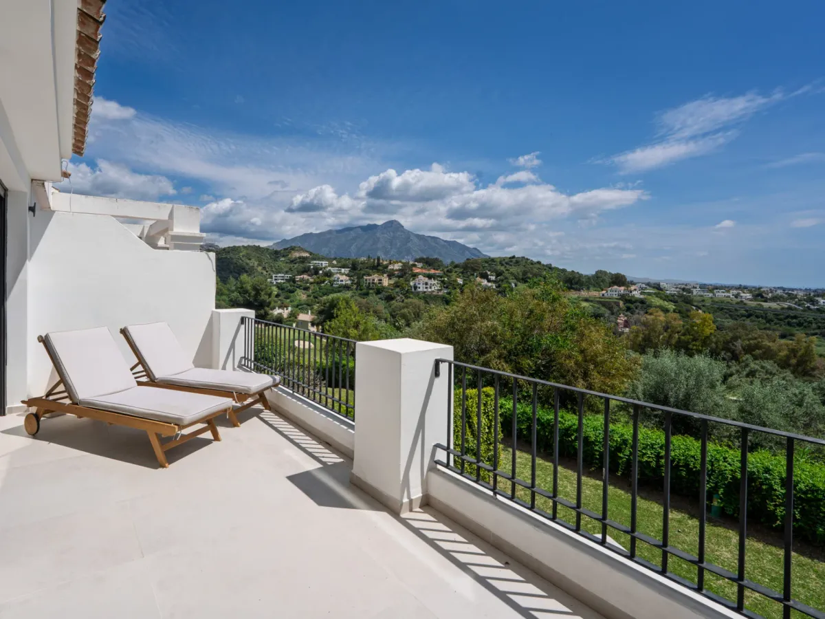 Elegant Renovated Townhouse on Frontline La Quinta Golf with Spectacular Views