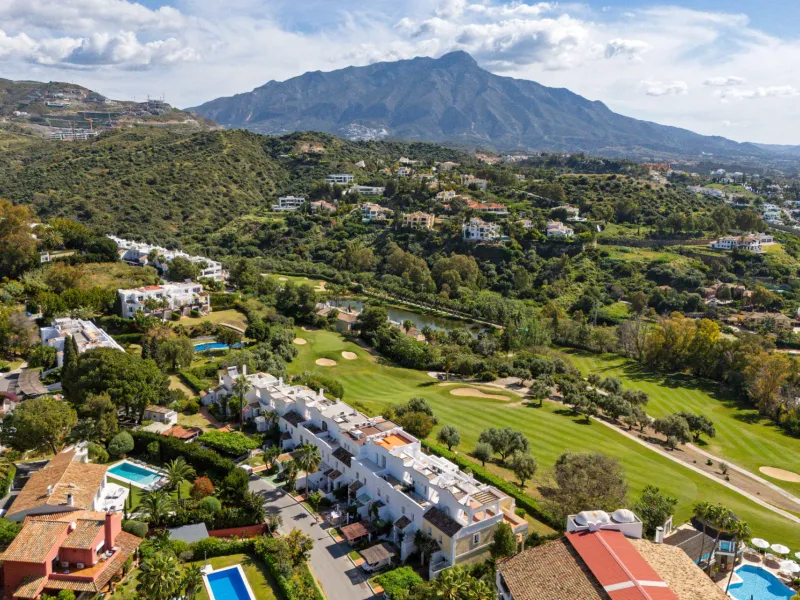 Elegant Renovated Townhouse on Frontline La Quinta Golf with Spectacular Views