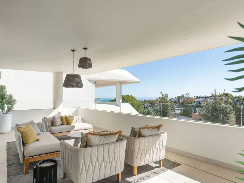 Stunning Semi-Detached Property with Panoramic Views