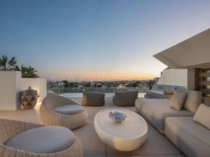 Stunning Semi-Detached Property with Panoramic Views