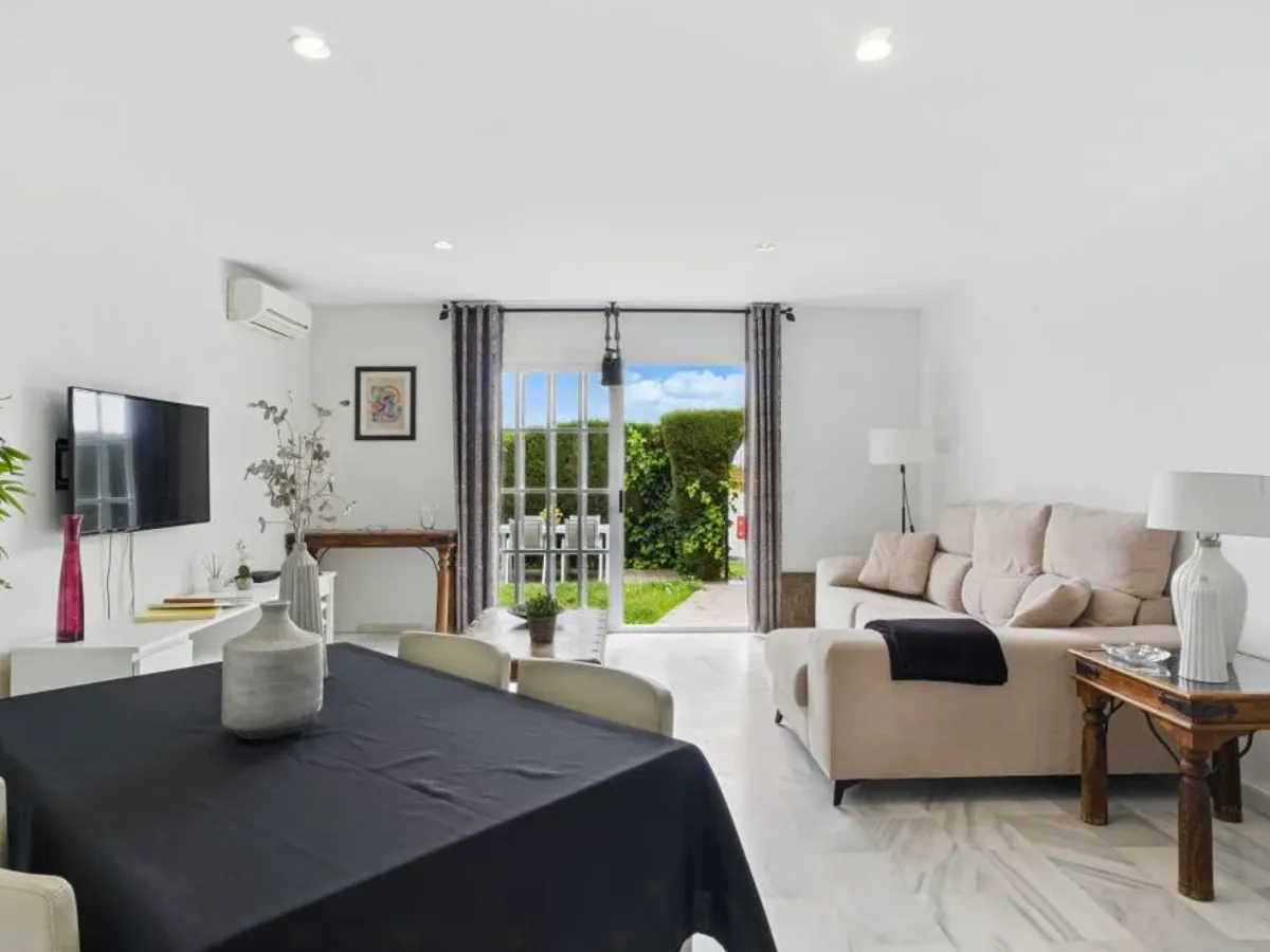 Wonderful three bedroom townhouse with sea views, located in Bel Air, Estepona