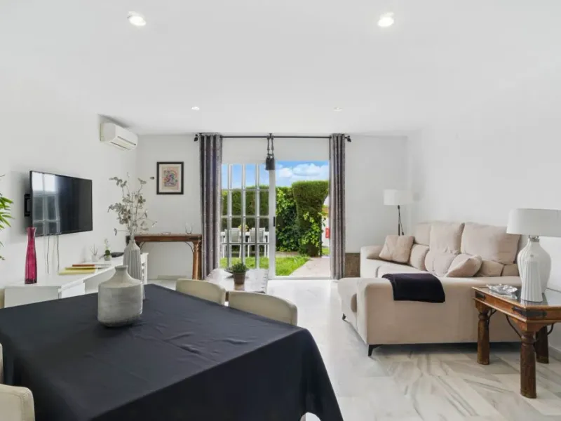 Wonderful three bedroom townhouse with sea views, located in Bel Air, Estepona