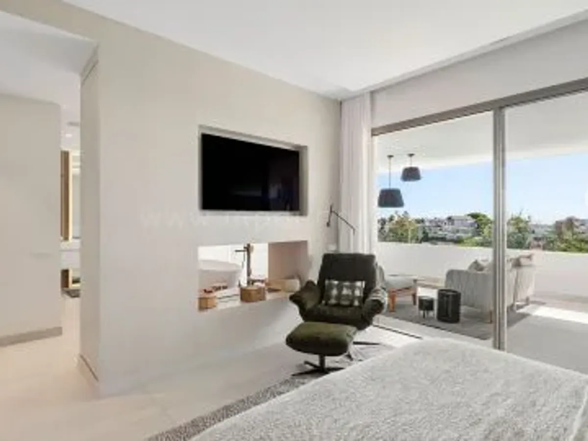 Stunning Semi-Detached Property with Panoramic Views