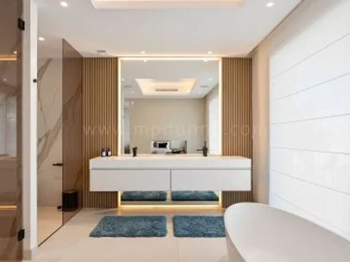 Stunning Semi-Detached Property with Panoramic Views