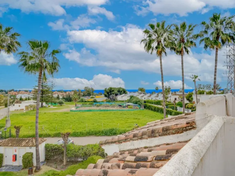 Wonderful three bedroom townhouse with sea views, located in Bel Air, Estepona
