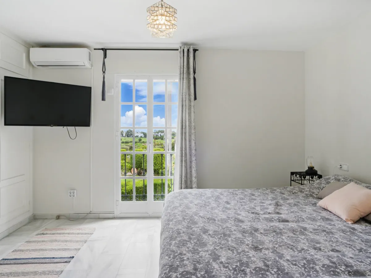 Wonderful three bedroom townhouse with sea views, located in Bel Air, Estepona