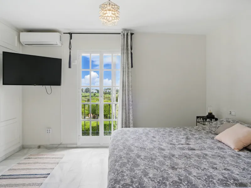 Wonderful three bedroom townhouse with sea views, located in Bel Air, Estepona