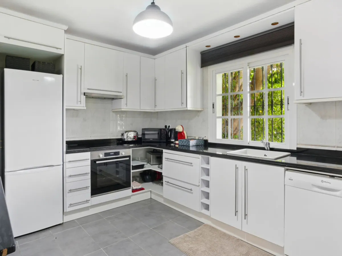 Wonderful three bedroom townhouse with sea views, located in Bel Air, Estepona