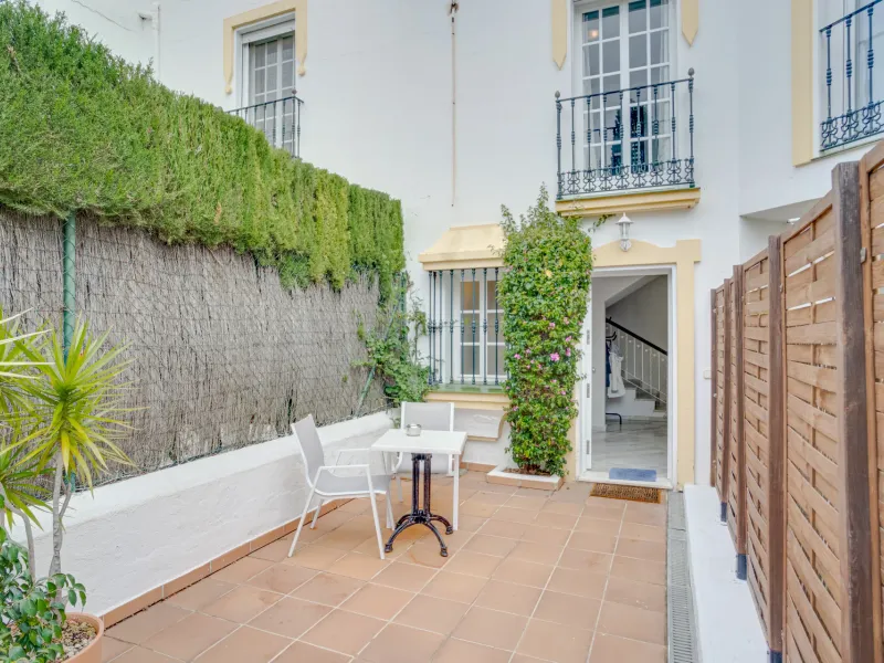 Wonderful three bedroom townhouse with sea views, located in Bel Air, Estepona