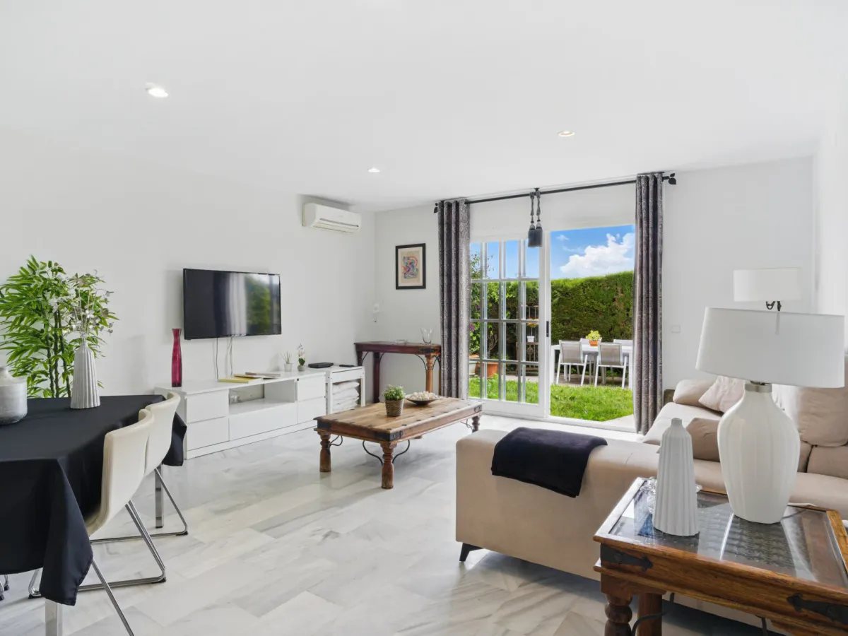 Wonderful three bedroom townhouse with sea views, located in Bel Air, Estepona