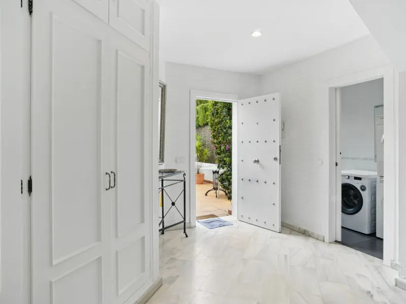 Wonderful three bedroom townhouse with sea views, located in Bel Air, Estepona