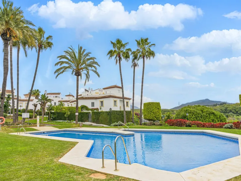 Wonderful three bedroom townhouse with sea views, located in Bel Air, Estepona