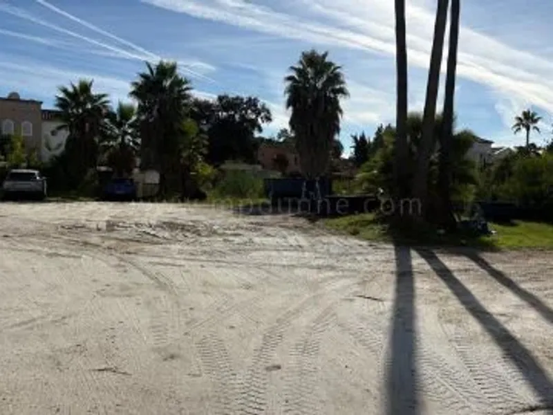 Commercial Plot for Sale in El Paraíso Playa, Estepona