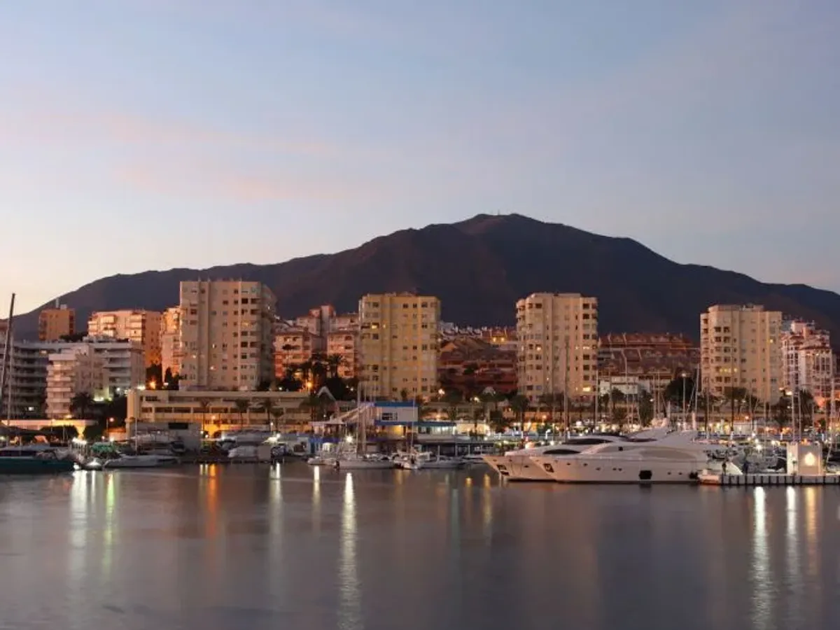 Commercial Plot for Sale in El Paraíso Playa, Estepona