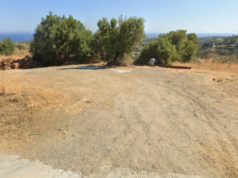 Commercial Plot for Sale in El Paraíso Playa, Estepona