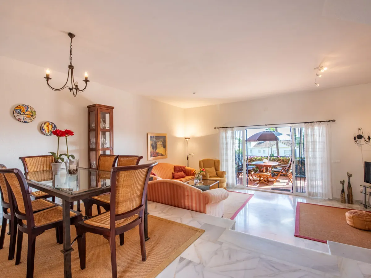 Bright South-Facing Townhouse in Monte Biarritz — Walk to the Beach and Amenities