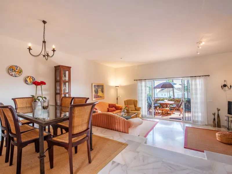 Bright South-Facing Townhouse in Monte Biarritz — Walk to the Beach and Amenities