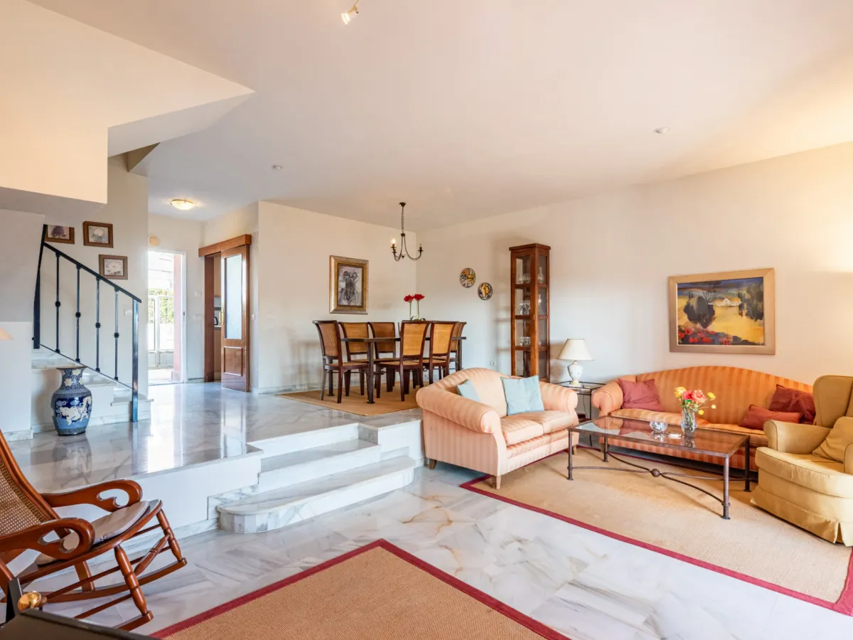 Bright South-Facing Townhouse in Monte Biarritz — Walk to the Beach and Amenities
