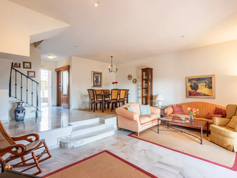 Bright South-Facing Townhouse in Monte Biarritz — Walk to the Beach and Amenities