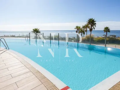 Beachfront apartment in Estepona for sale