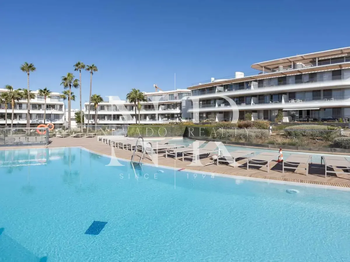 Beachfront apartment in Estepona for sale