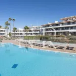 Beachfront apartment in Estepona for sale 4