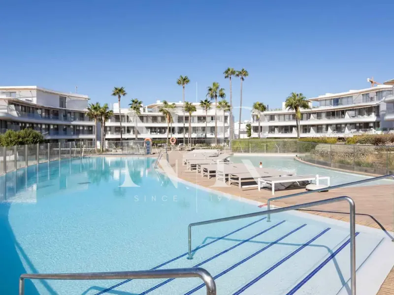 Beachfront apartment in Estepona for sale