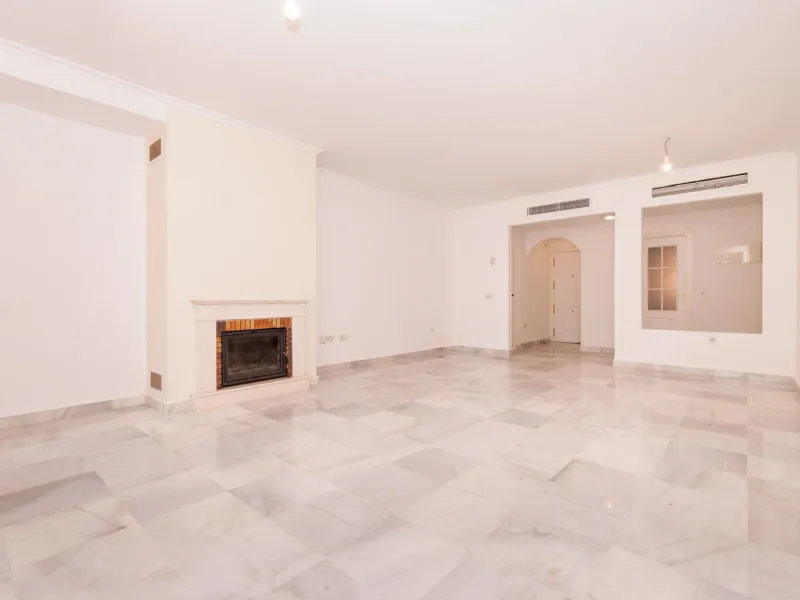 Spacious 4-bedroom apartment in Hacienda del Sol, East Estepona