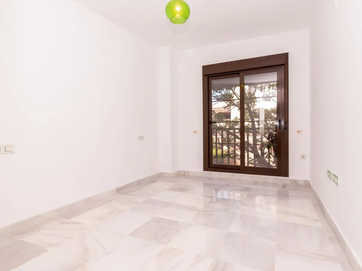 Spacious 4-bedroom apartment in Hacienda del Sol, East Estepona