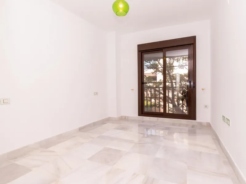 Spacious 4-bedroom apartment in Hacienda del Sol, East Estepona